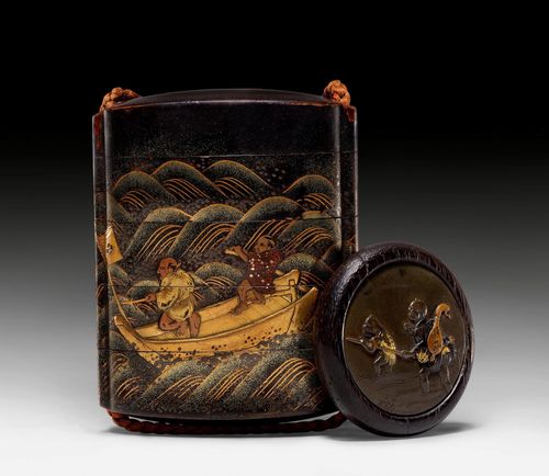A FOUR CASE LACQUER INRÔ DECORATED WITH TWO BOATS IN A STORM. Japan, 19th c. Height 7.2 cm. Signed: Kajikawa saku. Kagamibuta.