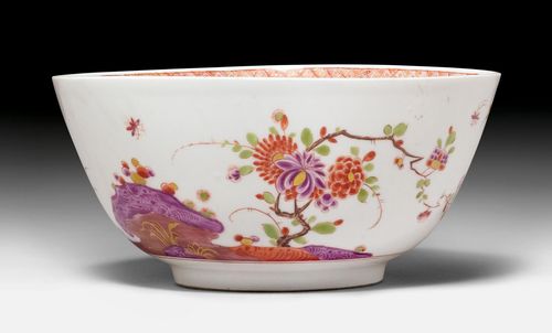 EARLY BOWL WITH INDIAN FLORAL DECORATION,