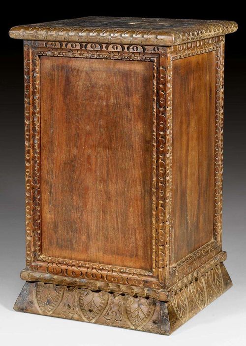 PEDESTAL,late Baroque, northern Italy, 19th century. Shaped and carved walnut. 48x48x108 cm.