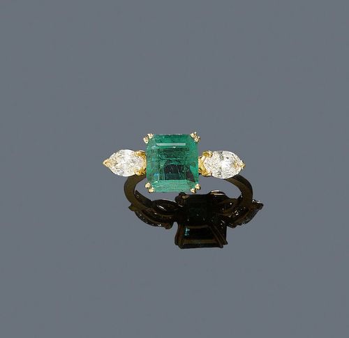 EMERALD AND DIAMOND RING, France ca. 1950. Yellow gold 750. Classic-elegant ring, the top set with 1 step-cut emerald of 2.08 ct, flanked by 2 navette-cut diamonds weighing ca. 0.48 ct. Minimal signs of wear. Size 51. With copy of SSEF Report No. 45395, 2005: moderately enhanced by wax.