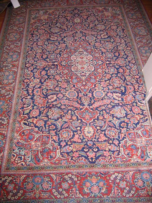 KESHAN old.Blue central field with a red central medallion and corner motifs, the entire carpet is florally patterned, red border, good condition, 130x200 cm.