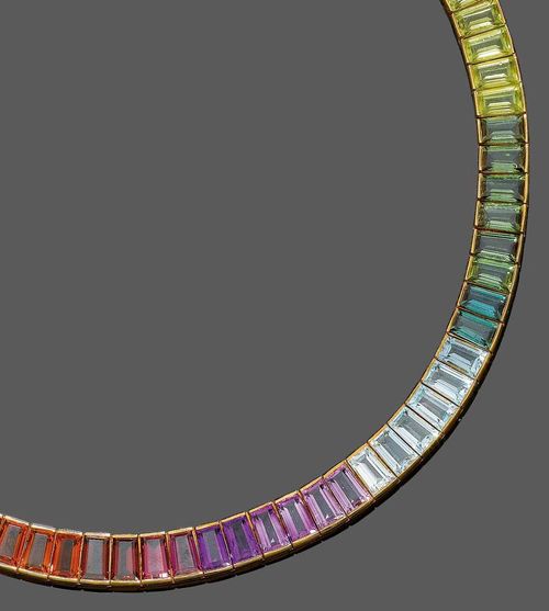 MULTICOLOR GEMSTONE NECKLACE. Yellow gold 750, 127g. Casual-elegant necklace in rainbow colours of ca. 80 cut gemstone baguettes, such as aquamarine, amethyst, tourmaline, totalling ca. 100.00 ct., L ca. 42 cm.