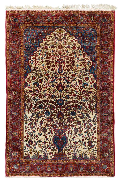 KESHAN SILK antique.Beige mihrab with blue spandrels, finely patterned with a vase and plant motifs in blue and violet, violet border, good condition, 130x200 cm.