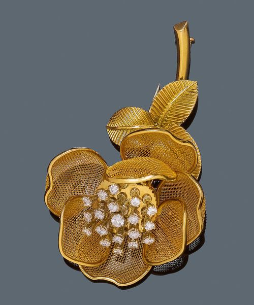 DIAMOND AND GOLD CLIP BROOCH, PIAGET.