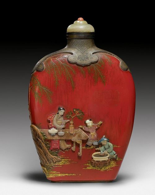 A FINE RED PAINTED WOOD SNUFF BOTTLE WITH STONE INLAYS. China, height 8.7 cm. Qianlong mark at the base. Matching stopper.