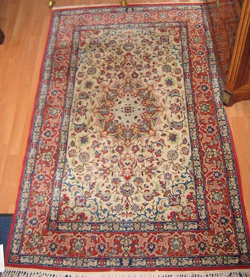 ISFAHAN old.White central field with a green central medallion, finely patterned with trailing flowers and palmettes, red edging, good condition, 165x105 cm.