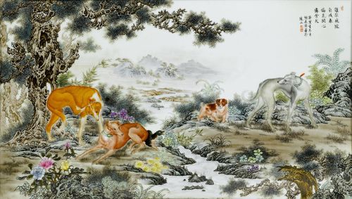 A FINE FAMILLE ROSE-PLAQUE DECORATED WITH DOGS. China, 20th c. 32x54.5 cm. Signature "Zhang Zhitang", dated 1950. Wood frame. Box.