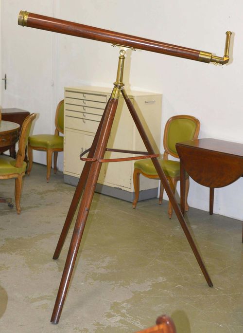 TELESCOPE ON A TRIPOD,German, 19th century. Signed "Utzenschneider & Frauenhofer München". Mahogany, walnut and brass. Cylindrical telescope (L 137 cm). Three-legged, foldable stand with leather straps. H 170 cm. Original case with accessories.