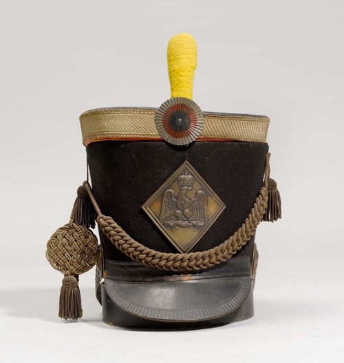HUSSAR'S HAT AS A CASE, France, 1st half of the 19th century. Body in three parts with double-headed eagle. Red/black cockade and yellow pompon.