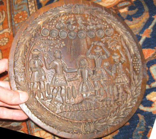 ROUND "TIRGGEL" BAKING MOULD,17th/18th century. Carved wood depicting the stoning of St. Stephen. D 25 cm.