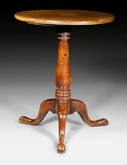 ROUND SIDE TABLE,late George II, England, 18th/19th century. Mahogany. D 56 cm, H 70 cm.