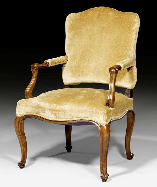 LARGE FAUTEUIL "A LA REINE",Louis XV, probably northern Italy circa 1760. Walnut. Velour cover. 66x50x46x106 cm.