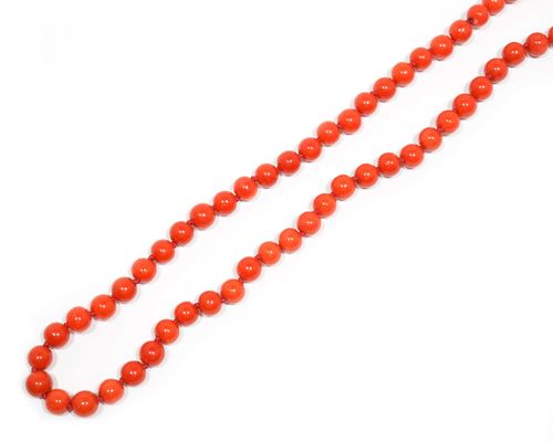 CORAL NECKLACE. Attractive, endless necklace of 85 round, red coral beads of ca. 8.5- 8.9 mm Ø. L ca. 81 cm.