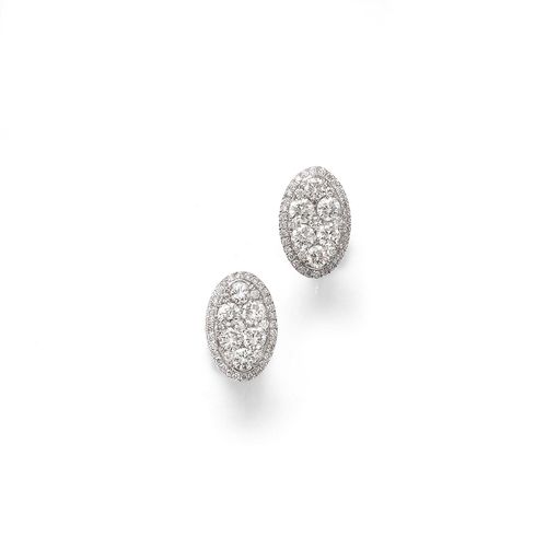 DIAMOND EAR STUDS. Platinum 900 and white gold 750. Casual-elegant, oval ear studs, each set with 13 brilliant-cut diamonds within a border of 32 brilliant-cut diamonds. Total weight of the brilliant-cut diamonds ca. 2.00 ct.