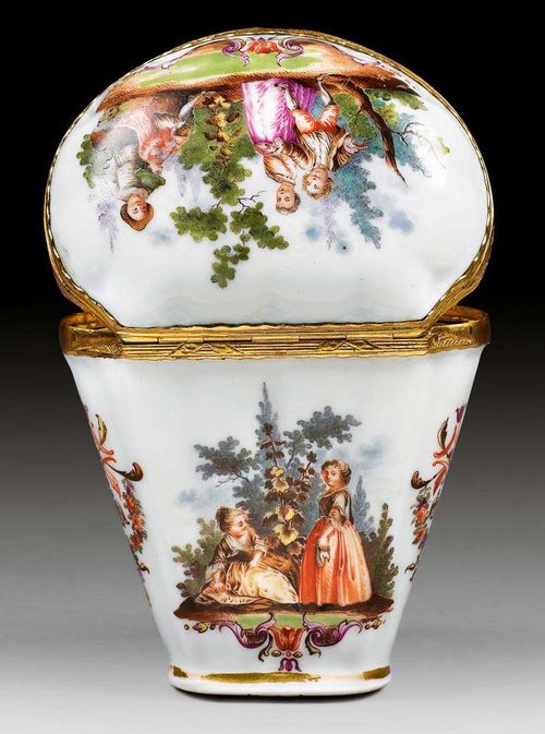 PORZELLANDOSE MIT 'WATTEAU'-SZENEN, Meissen, Mitte 18.Jh.