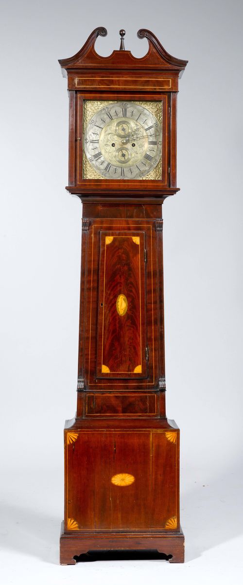 LONGCASE CLOCK WITH DATE AND SECOND, Edwardian, the dial inscribed JOHN SANDERSON IN WIGTON. Mahogany inlaid with light fillets and shells and folded stars. Rectangular, slightly stepped case. Engraved brass fronton with silver-plated dial ring. Movement with anchor escapement, striking the ½-hour on bell. H 222 cm.