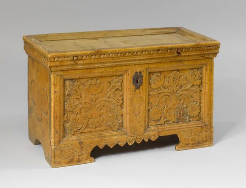 SMALL, CARVED CHEST, Grisons, dated 1732, using older parts. Stone pine, carved with flowers. Rectangular body with hinged cover and iron lock. 82x38x48 cm. 1 key.