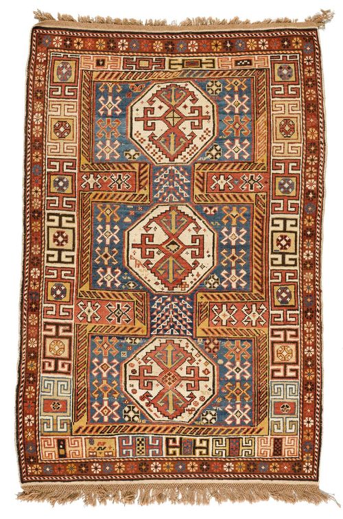 SHIRVAN antique.Blue ground with three white medallions. The entire carpet is geometrically patterned. Wide border. Signs of wear, 102x154 cm.