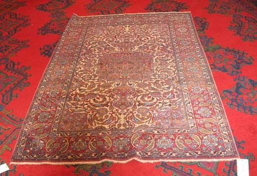 ISFAHAN old.White central field with red medallion and blue corners. Decorated with tendrils and palmettes. Red border. Slight wear. 210x135 cm.