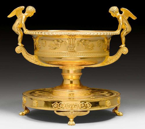 VERMEIL FOOTED BOWL. Paris, after 1900. Odiot. Empire style. With glass insert. 22 X 23.5 cm. 2040 g.