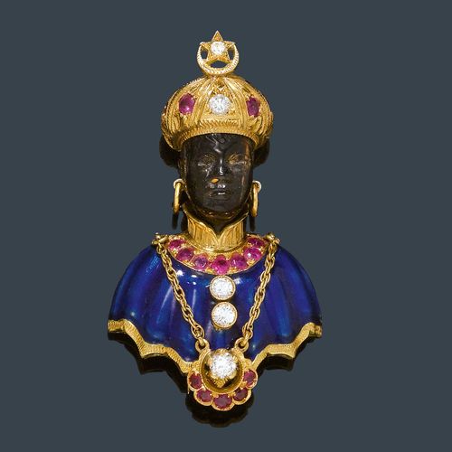 ENAMEL, RUBY AND DIAMOND CLIP BROOCH, G. NARDI, ca. 1940. Yellow gold 750. Very fancy "Moretto" clip with a finely chiselled head of tortoiseshell, with gold earrings and a turban decorated with 6 rubies and 2 brilliant-cut diamonds. Cobalt-blue enamelled top with a ruby-studded border, an engraved gold collar and 2 buttons set with diamonds. Flexible necklace with pendant, decorated with 5 rubies and a brilliant-cut diamonds. Signed G. Nardi.