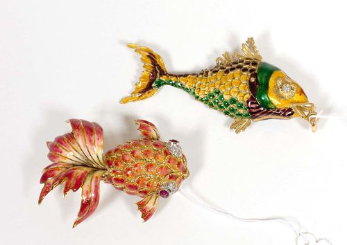 GOLD, ENAMEL AND DIAMOND BROOCH AND PENDANT, ca. 1950. Yellow gold 750. Very decorative, fancy brooch in the shape of an ornamental fish with a spherical body and large tail fins. The scales and the fins are decorated with translucent to opaque enamel in different shades of red to yellow. The eyes are each set with 1 small ruby cabochon and 3 small single-cut diamonds. L ca. 5 cm. Decorative pendant in the shape of a fish with partially movable scales, the entire fish adorned with yellow, green and dark violet, translucent enamel on a chiselled background. The eyes are additionally decorated with 2 small brilliant -cut diamonds. L ca. 7.2 cm. From the collection of a castle in West Switzerland.