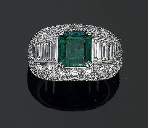 EMERALD AND DIAMOND RING, VAN CLEEF & ARPELS, ca. 1980. Platinum 950. Fancy band ring, the top set with 1 octagonal emerald of ca. 2.97 ct, signs of wear, flanked by 6 cut diamond baguettes totalling ca. 1.44 ct and set with 60 brilliant-cut diamonds totalling 4.24 ct. Signed Van Cleef & Arpels No. 14996. Size 50. With copy of insurance estimate from  Van Cleef, 1983.