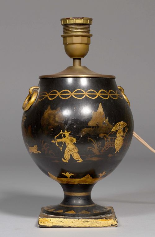 TABLE LAMP,England, beginning of the 19th century. Metal, polychrome painted. Spherical with retracted foot. The walls with Chinese motifs. H 30 cm. Provenance: Gut Aabach, Risch am Zugersee.