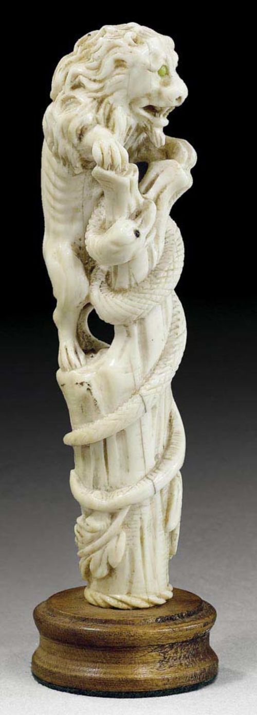 IVORY FIGURE OF A LION WITH SNAKE,early Baroque, probably German, 17th/18th century. Set on a boxwood plinth. H 14.5 cm. Provenance: Swiss private collection.